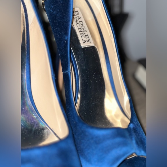 #BadgleyMischka heels worn only once. Beautiful metallic blue color. 81/2 4in - Picture 2 of 5